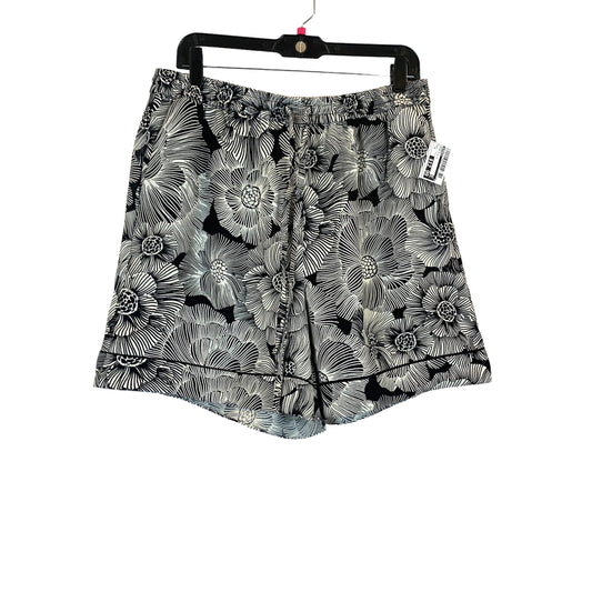Shorts By Express  Size: L