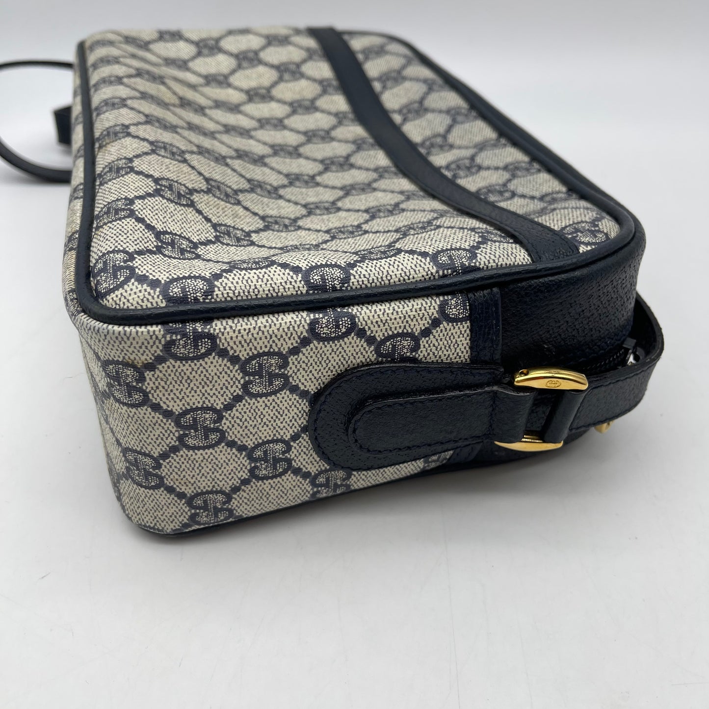 Handbag Luxury Designer By Gucci  Size: Medium