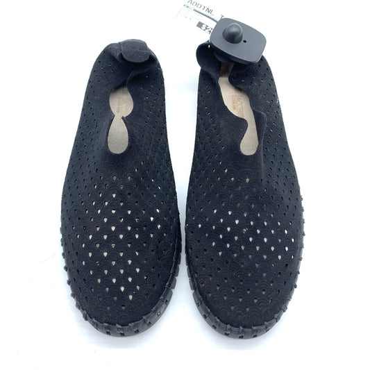 Shoes Flats By Isle Jacobson Size: 8.5