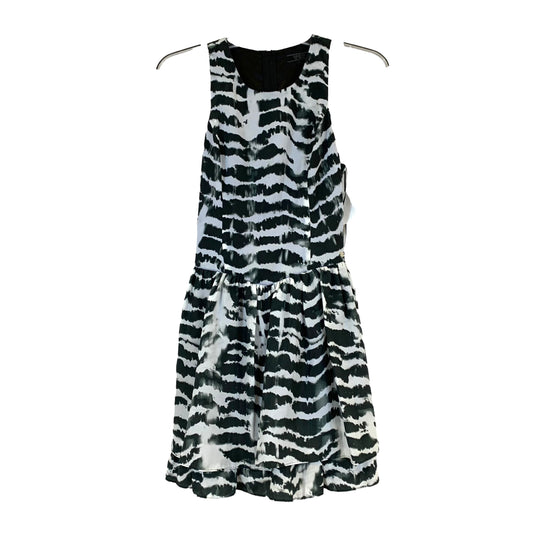Dress Casual Short By Guess  Size: Xs